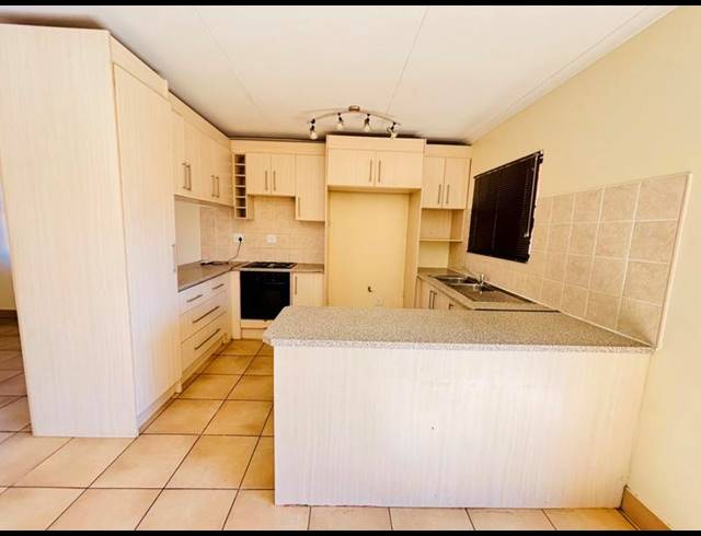 2 BEDROOM APARTMENT FOR SALE IN SHELLYVALE